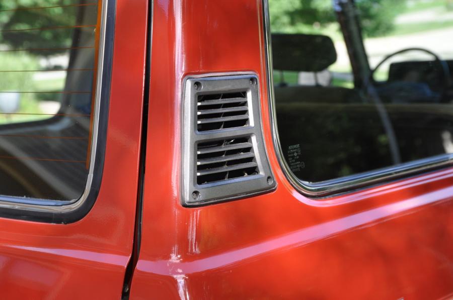 Детали экстерьера Toyota Land Cruiser 60 (FJ60) 1984 года  (NA) (фото 85 из 251)